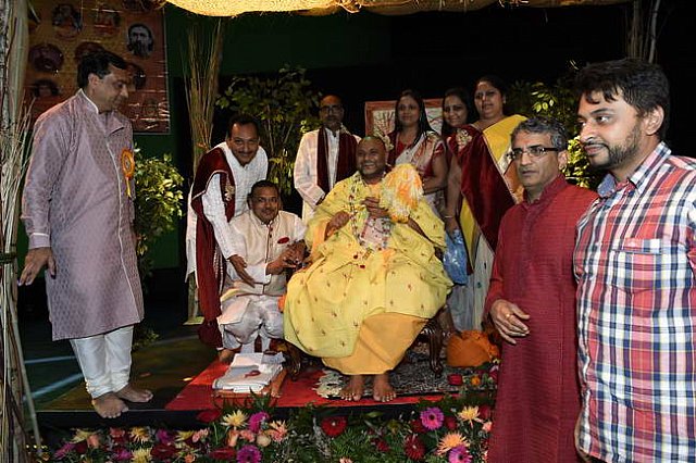 Gurudev1-7-12-14-9292-DDeRosaPhoto