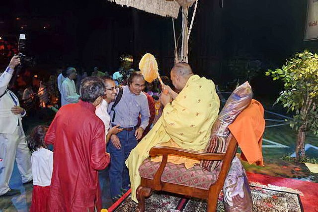 Gurudev1-7-12-14-9339-DDeRosaPhoto