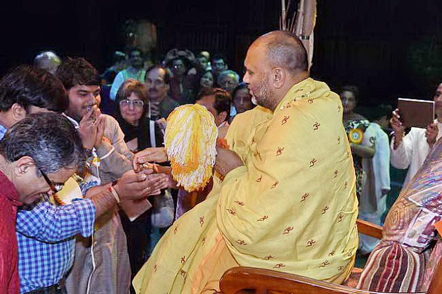 Gurudev1-7-12-14-9499-DDeRosaPhoto