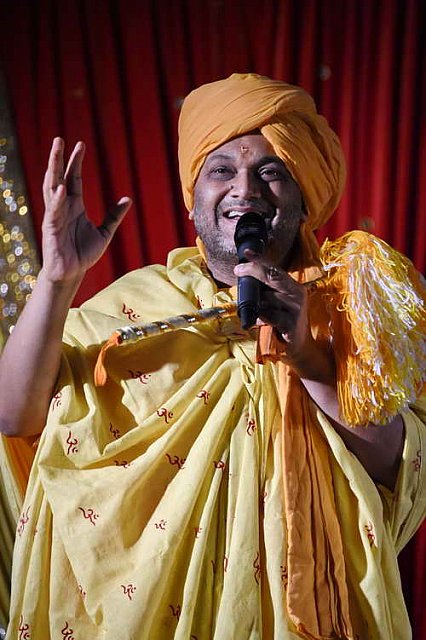 Gurudev1-7-11-14-6128-DDeRosaPhoto