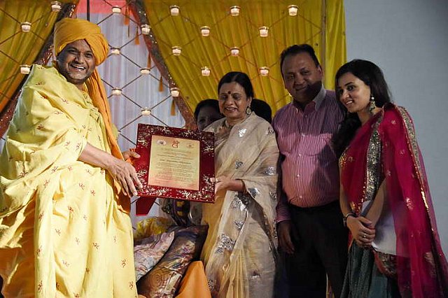 Gurudev1-7-11-14-6559-DDeRosaPhoto