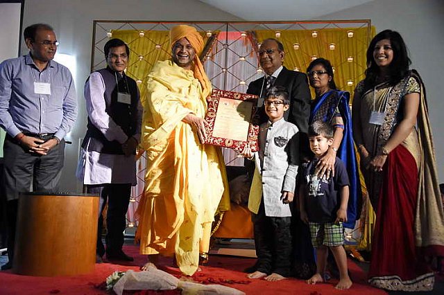 Gurudev1-7-11-14-6593-DDeRosaPhoto