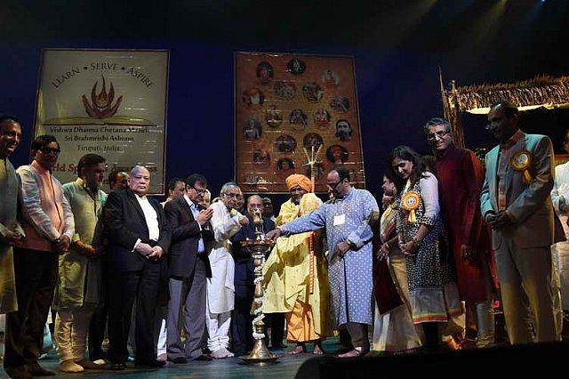 Gurudev1-7-12-14-7820-DDeRosaPhoto