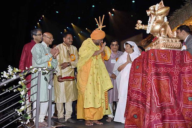 Gurudev1-7-12-14-7853-DDeRosaPhoto