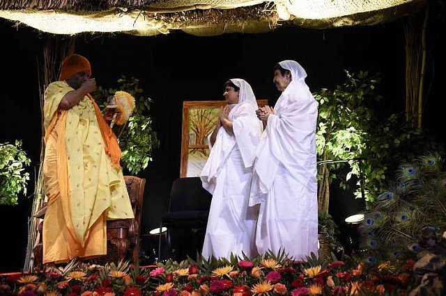 Gurudev1-7-12-14-8207-DDeRosaPhoto