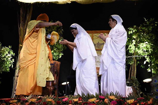 Gurudev1-7-12-14-8210-DDeRosaPhoto