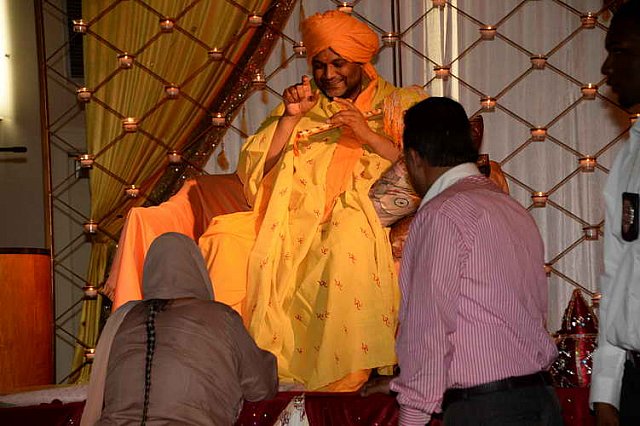 Gurudev2-7-11-14-2396-DDeRosaPhoto