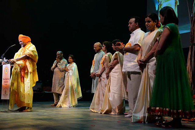 Gurudev2-7-12-14-2863-DDeRosaPhoto