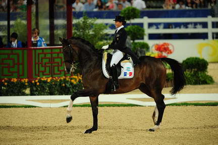 HKD-8-14-08-0232-JuliaChevanne-Calimucho-FRA-DeRosaPhoto.jpg