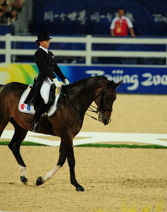 HKD-8-14-08-0233-JuliaChevanne-Calimucho-FRA-DeRosaPhoto.jpg