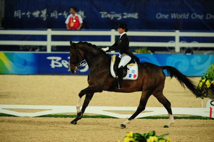 HKD-8-14-08-0245-JuliaChevanne-Calimucho-FRA-DeRosaPhoto.jpg