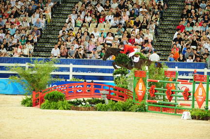 HKSJ-8-15-08-0322-McLainWard-Sapphire-DeRosaPhoto.JPG