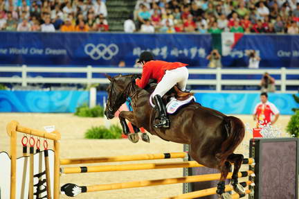 HKSJ-8-15-08-0327-McLainWard-Sapphire-DeRosaPhoto.JPG