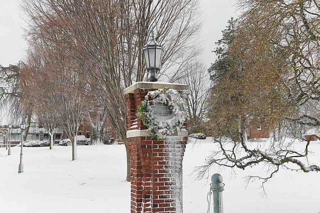 31 Fort Hill-12-17-2020-Snowstorm--0085-DDeRosaPhoto
