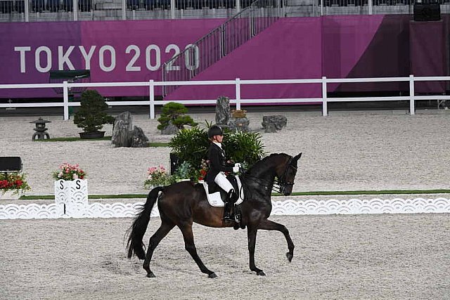 OLY-2020-DRESSAGE-GP FREESTYLE-7-28-21-6563-138-DOROTHEE SCHNEIDER-SHOWTIME FRH-DDEROSAPHOTO