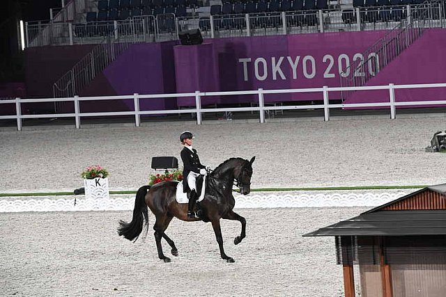 OLY-2020-DRESSAGE-GP FREESTYLE-7-28-21-6568-138-DOROTHEE SCHNEIDER-SHOWTIME FRH-DDEROSAPHOTO