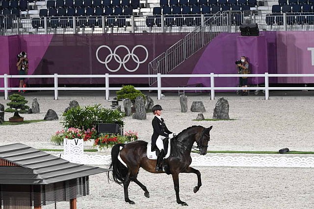 OLY-2020-DRESSAGE-GP FREESTYLE-7-28-21-6571-138-DOROTHEE SCHNEIDER-SHOWTIME FRH-DDEROSAPHOTO