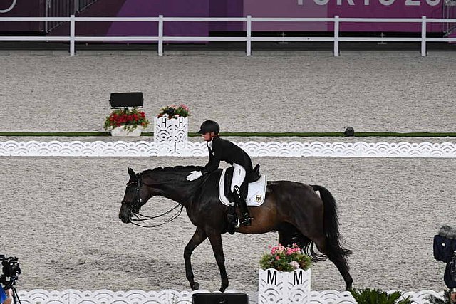 OLY-2020-DRESSAGE-GP FREESTYLE-7-28-21-6608-138-DOROTHEE SCHNEIDER-SHOWTIME FRH-DDEROSAPHOTO