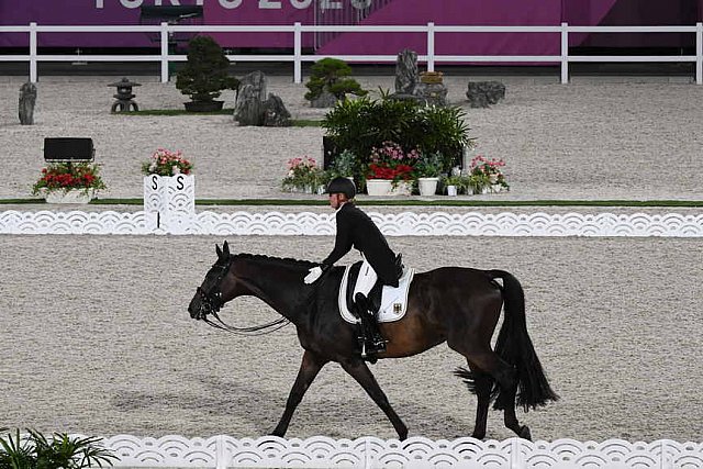 OLY-2020-DRESSAGE-GP FREESTYLE-7-28-21-6609-138-DOROTHEE SCHNEIDER-SHOWTIME FRH-DDEROSAPHOTO