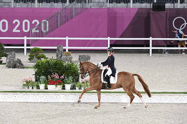 OLY-2020-DRESSAGE-GP FREESTYLE-7-28-21-9224-133-CHARLOTTE DUJARDIN-GIO-GBR-DDEROSAPHOTO