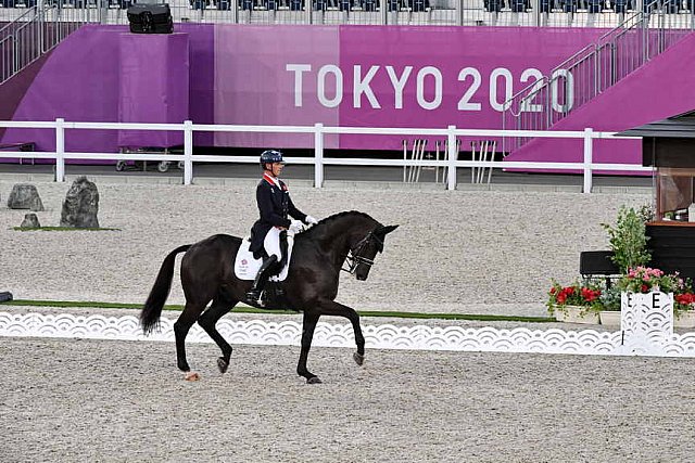 OLY-2020-DRESSAGE-GP FREESTYLE-7-28-21-8000-135-CARL HESTER-EN VOGUE-GBR-DDEROSAPHOTO