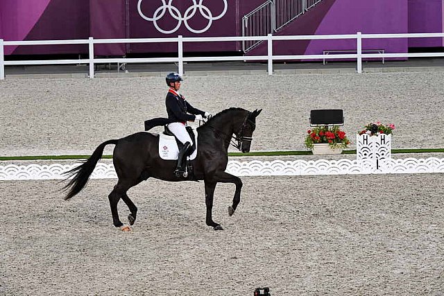 OLY-2020-DRESSAGE-GP FREESTYLE-7-28-21-8030-135-CARL HESTER-EN VOGUE-GBR-DDEROSAPHOTO