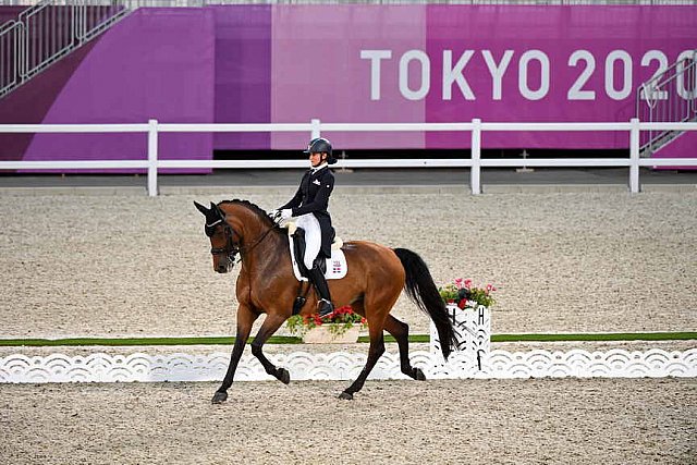 OLY-2020-DRESSAGE-GP DAY1-7-24-21-3078-122-YVONNE LOSOS DE MUNIZ-AQUAMARIJN-DOM-DDEROSAPHOTO