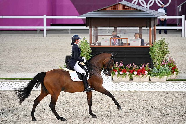 OLY-2020-DRESSAGE-GP DAY1-7-24-21-3214-122-YVONNE LOSOS DE MUNIZ-AQUAMARIJN-DOM-DDEROSAPHOTO