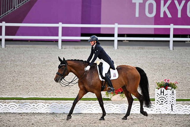 OLY-2020-DRESSAGE-GP DAY1-7-24-21-3431-122-YVONNE LOSOS DE MUNIZ-AQUAMARIJN-DOM-DDEROSAPHOTO