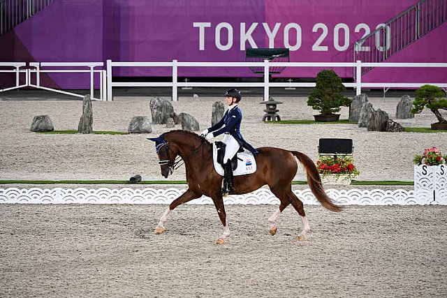 OLY-2020-DRESSAGE-GP DAY1-7-24-21-4709-127-DINA ELLERMANN-DONNA ANNA-EST-DDEROSAPHOTO