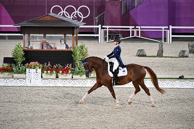 OLY-2020-DRESSAGE-GP DAY1-7-24-21-4712-127-DINA ELLERMANN-DONNA ANNA-EST-DDEROSAPHOTO