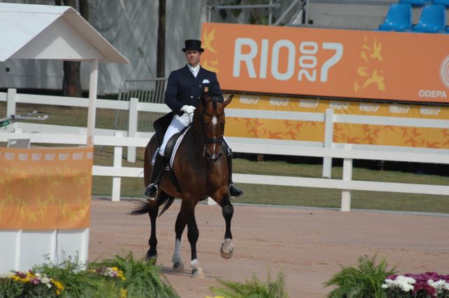 260-Sidelines-PanAmRio-ChristopherHickey-Regent-USA-7-15-07-DeRosaPhoto.jpg