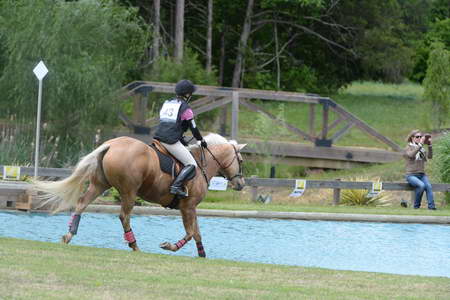 So8ths-5-4-13-XC-7144-TaylorPence-Goldie-DDeRosaPhoto