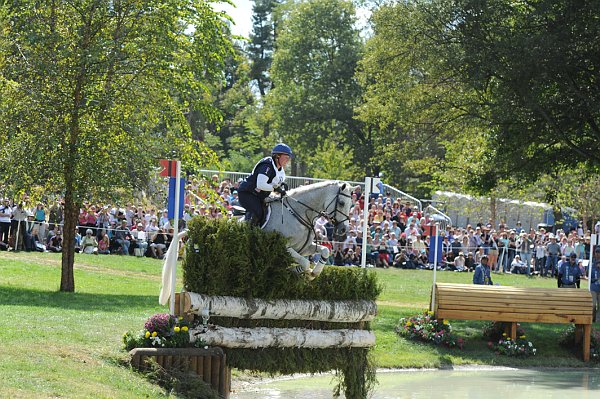 WEG2-10-2-10-EV-XX-5380-CourageousComet-RebeccaHolderosaPhoto.jpg