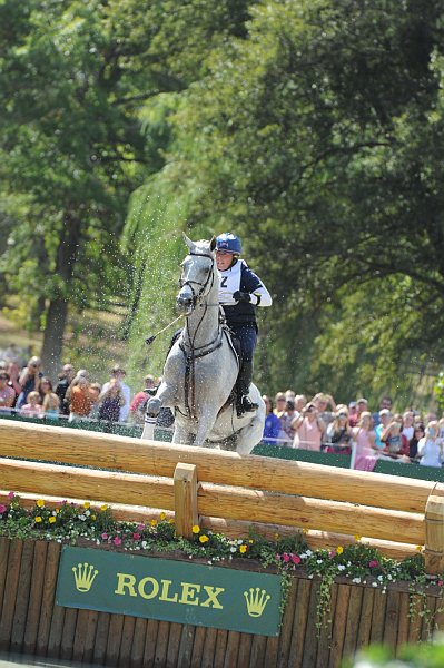 WEG2-10-2-10-EV-XX-5403-CourageousComet-RebeccaHolderosaPhoto.jpg
