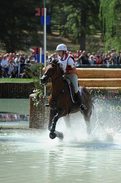 WEG2-10-2-10-EV-XX-5260-PortAuthority-StephanieRhodes-Bosch-DDeRosaPhoto.jpg