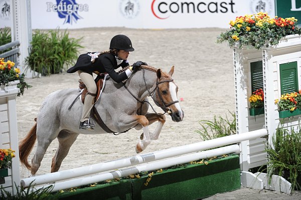 WIHS3-10-31-10-Cl114-MedPnyHtr-9724-SimplyMagical-SophieMichaels-DDeRosaPhoto.jpg