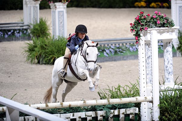 WIHS3-10-31-10-9251-TeeTime-IsabelRyan-DDeRosaPhoto.jpg