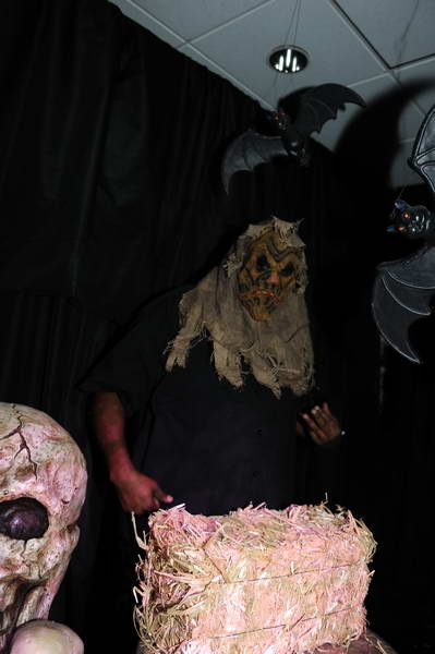 WIHS4-10-31-10-HauntedParty-DSC_8894-DDeRosaPhoto.jpg