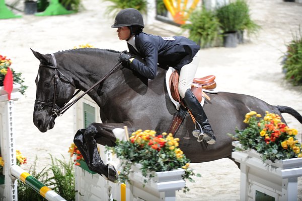 WIHS2-10-30-10-Cl182-WIHSEqJpr-8092-KarenPolle-Logan-DDeRosaPhoto.jpg