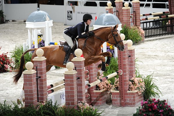 WIHS2-10-30-10-Cl182-WIHSEqJpr-8112-AbbyOMara-Urco-DDeRosaPhoto.jpg