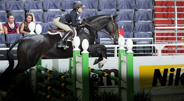 WIHS2-10-30-10-Cl182-WIHSEqJpr-8182-VictoriaColvin-VIPZ-DDeRosaPhoto.jpg