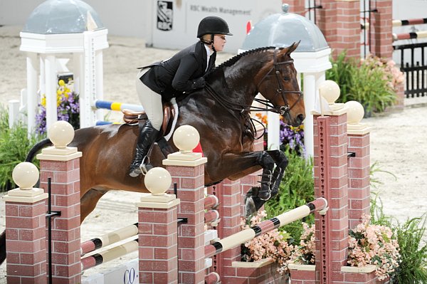 WIHS2-10-30-10-Cl182-WIHSEqJpr-8262-AmberHenter-Triumph-DDeRosaPhoto.jpg
