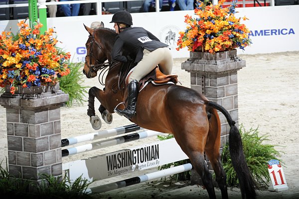 WIHS2-10-30-10-Cl182-WIHSEqJpr-8264-AmberHenter-Triumph-DDeRosaPhoto.jpg