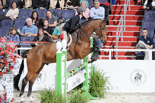 WIHS2-10-30-10-Cl182-WIHSEqJpr-8341-MichaelHughes-CocoPop-DDeRosaPhoto.jpg