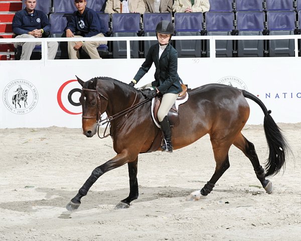WIHS2-10-30-10-Cl182-WIHSEqJpr-8347-LillieKeenan-Uno-DDeRosaPhoto.jpg