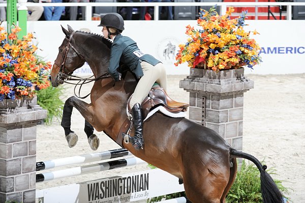 WIHS2-10-30-10-Cl182-WIHSEqJpr-8356-LillieKeenan-Uno-DDeRosaPhoto.jpg
