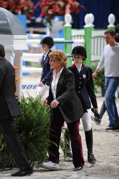WIHS-10-24-09-Cl203JrJpr-DER_8499-KarenHealey-SamanthaHarrison-Riders-DDeRosaPhoto.JPG