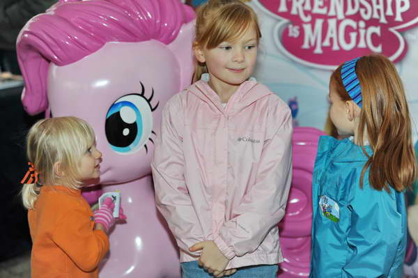 KidsDay-WIHS2-10-30-10-7299-KidsDay-DDeRosaPhoto.JPG
