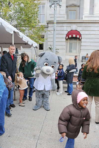 KidsDay-WIHS3-10-30-10-DSC_8179-KidsDay-DDeRosaPhoto.JPG